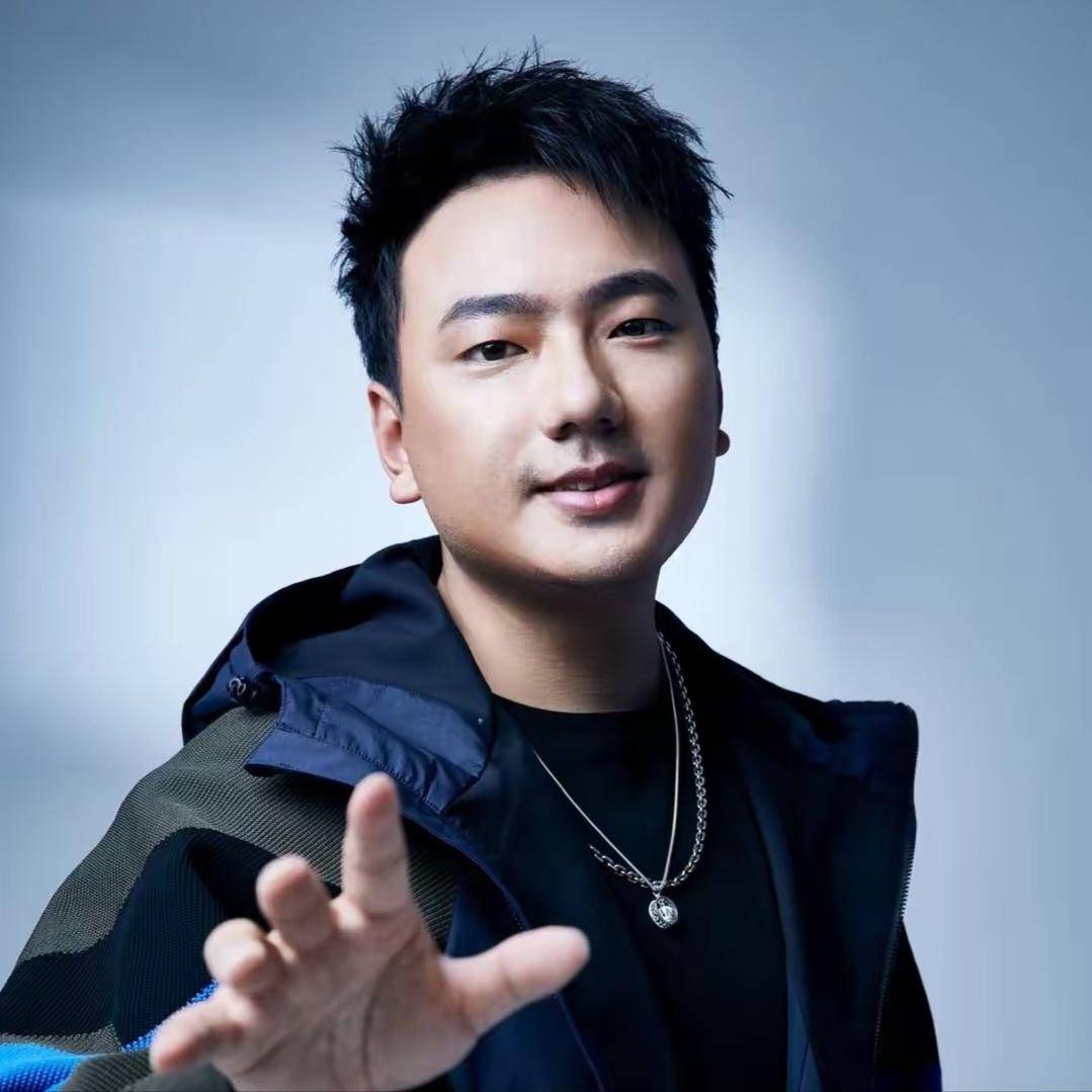 从货车司机到春晚歌手,海来阿木身上的争议究竟是真是假