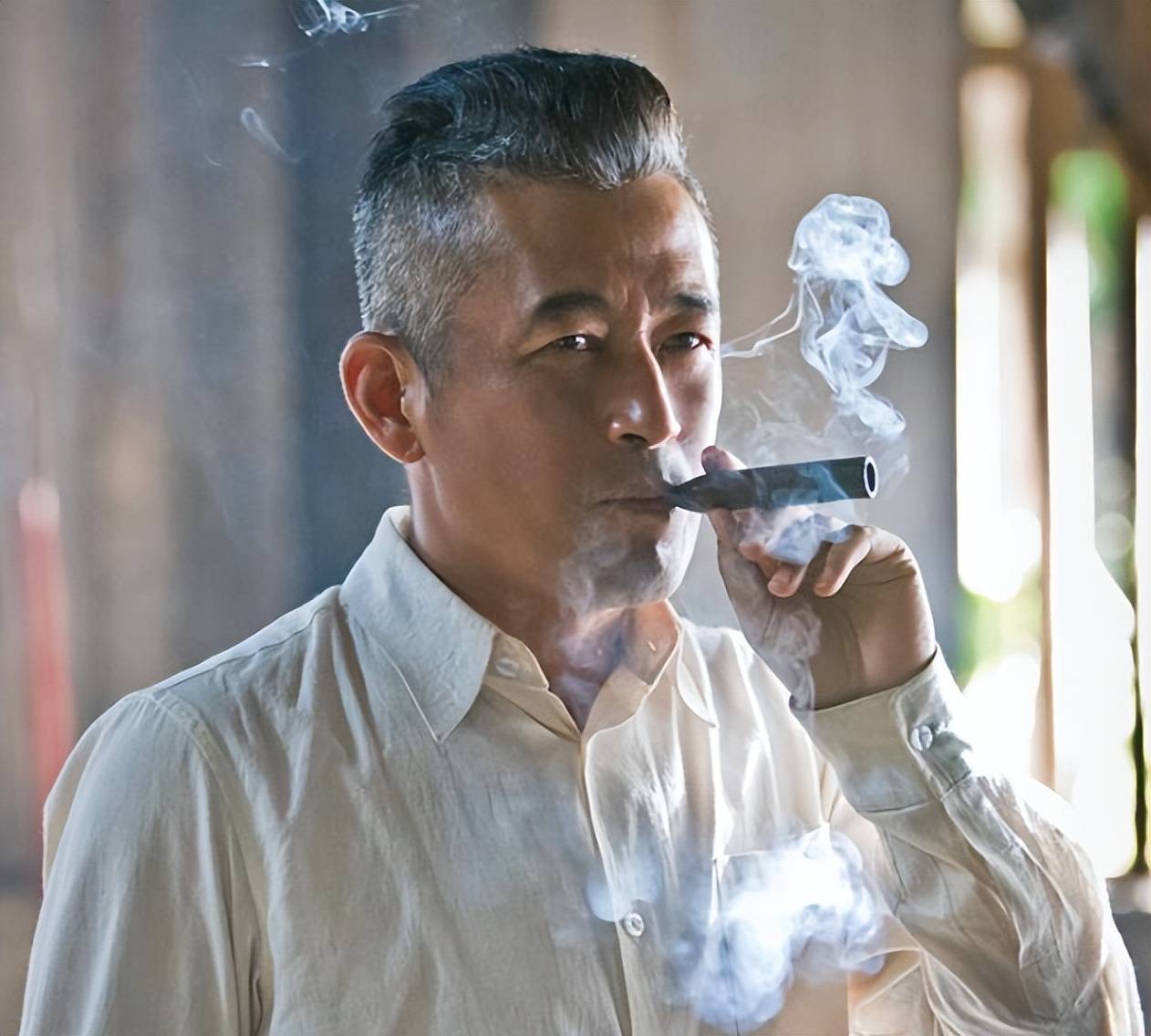 王志飞:痴恋张歆艺7年,闪婚小15岁小娇妻,生活终幸福