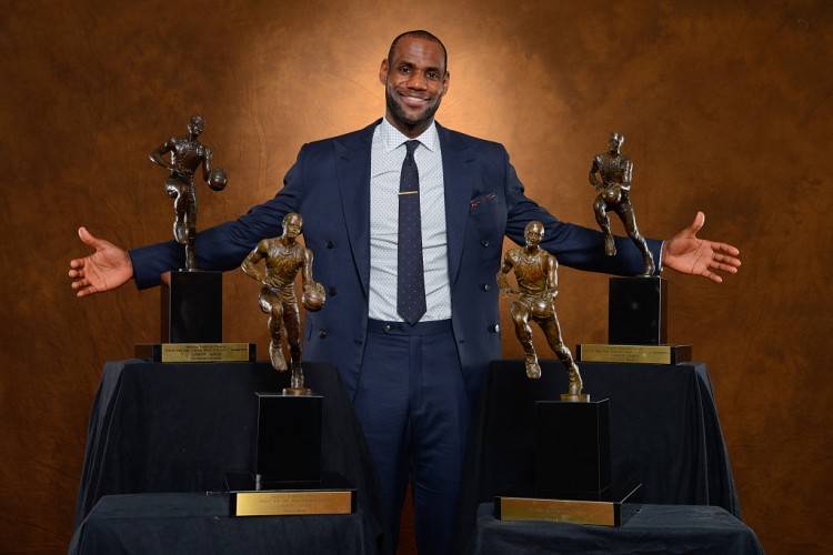 最佳防守 球员评选 詹姆斯荣相关图片1