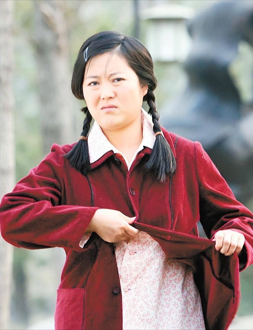 原创自律狠人演员王茜华领奖台致谢农民为拍戏绝食堕胎