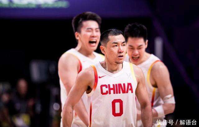 不是胡明轩！不是王俊杰！郭士强点名表扬男篮一人，难怪球员服他