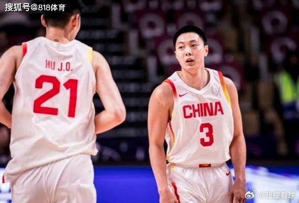 笑喷!王俊杰把胡明轩P成大胡子哈登:咋样兄弟们?小胡:小孩你又调皮