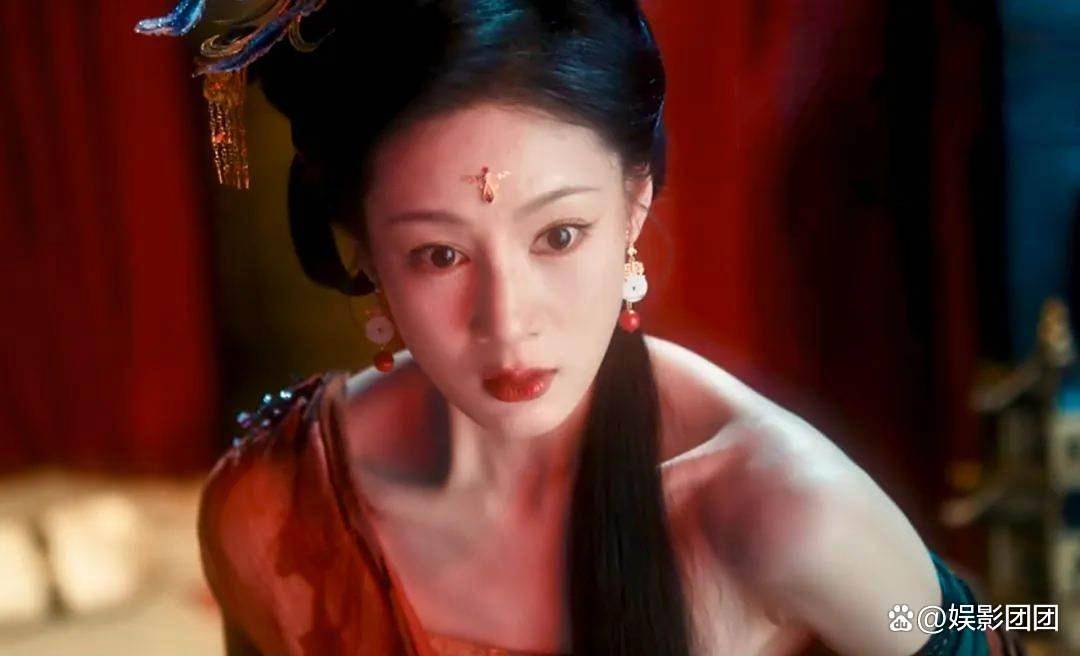 够美艳,够癫狂!《与晋长安》赵圆瑗一出场,疯批美人又上新了