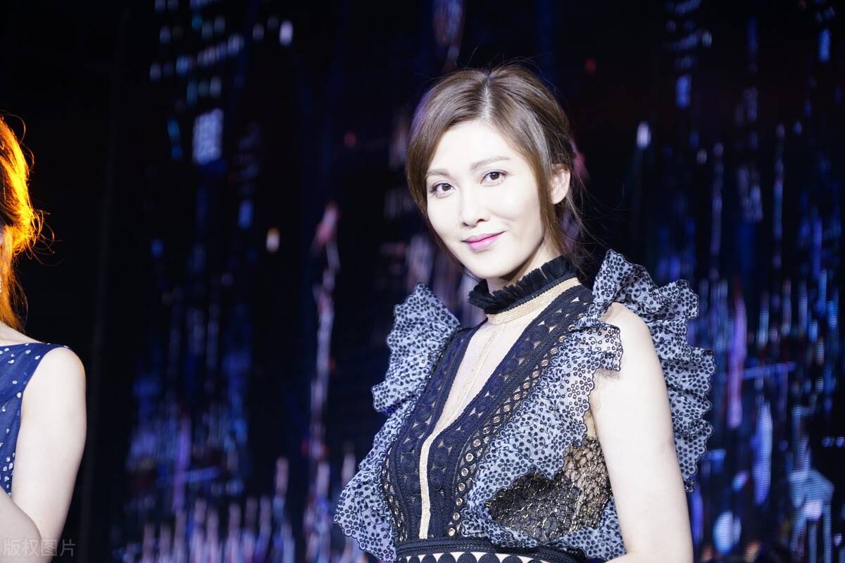 坐拥12套房,41岁李彩桦不差钱:中年男人体力差,只和小鲜肉交往