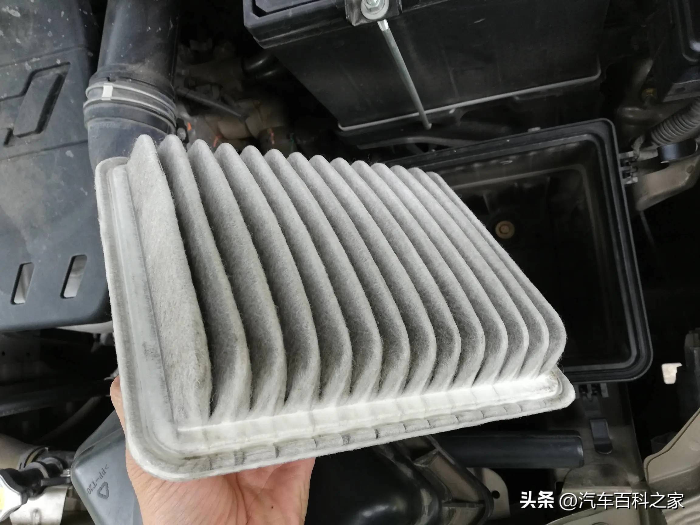 空气滤芯脏了能吹一下继续用吗?很多老司机都做了,其实是在毁车