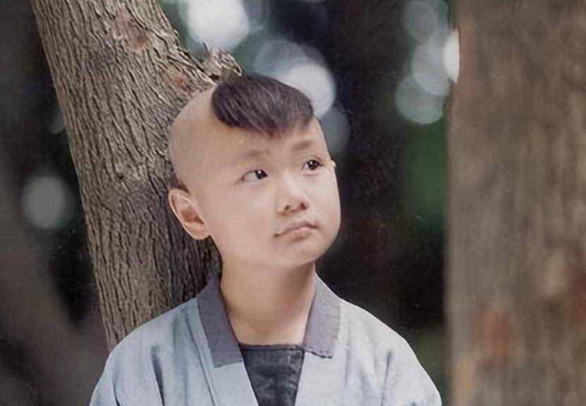 8岁出道,16岁火遍全国,36岁无戏可拍,与女友分手后未婚