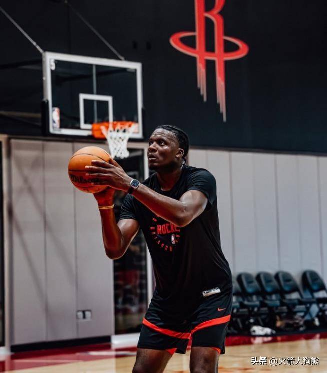 场均13分钟,砍6+5+1!火箭为明星阵容拒签第4中锋?失去才知可贵