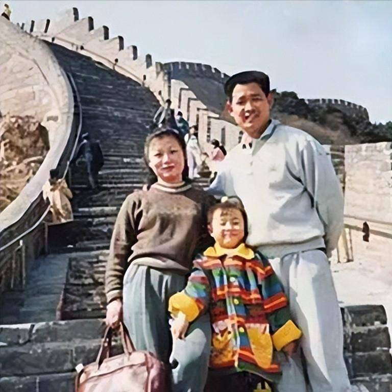 4月28日报道中国青年网《英雄航天员聂海胜"八一勋章"喜报送达家乡》