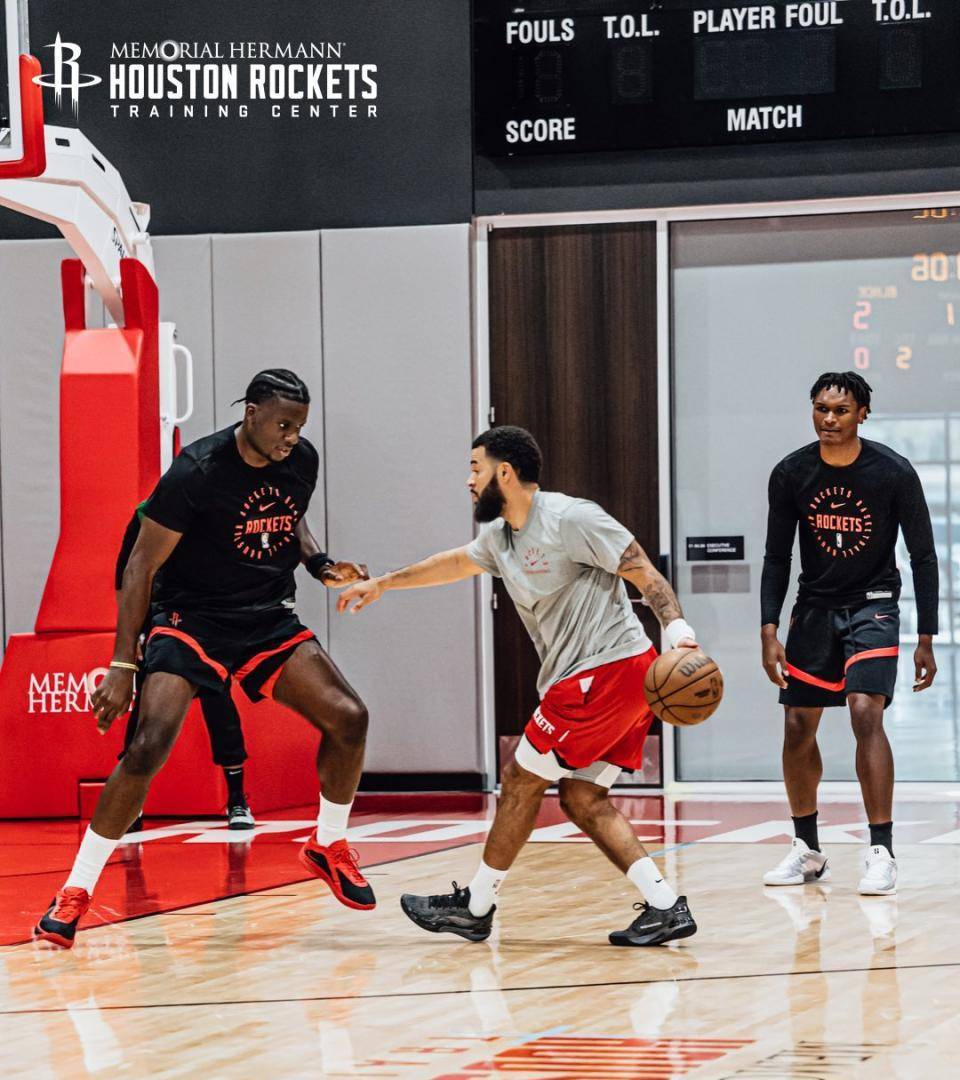 卡佩拉回归老东家!火箭延续“双塔”战术,或成联盟内线劲旅