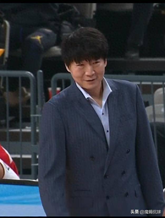 邱彪身上优劣势明显,傲慢和务实并存,山东高速男篮夺冠要看运气