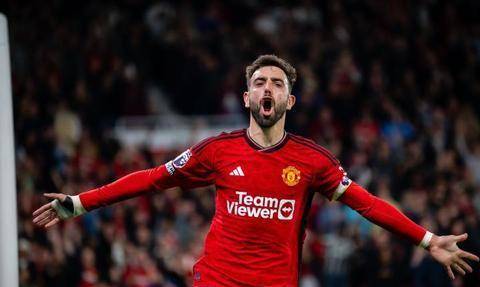 B费离队倒计时:曼联核心的告别与中场重组