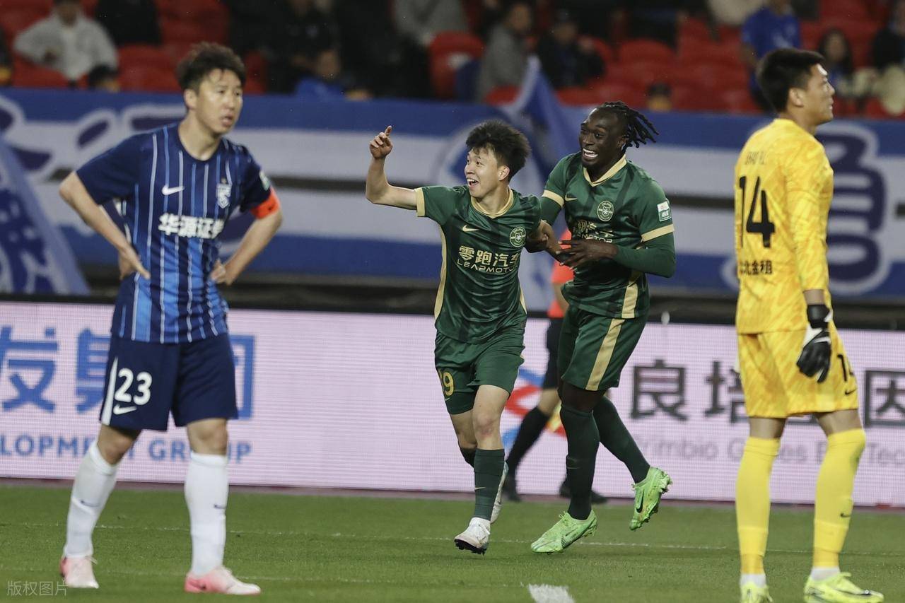 同样都是连败俱乐部,大连英博的反映比武汉三镇快了不止一步