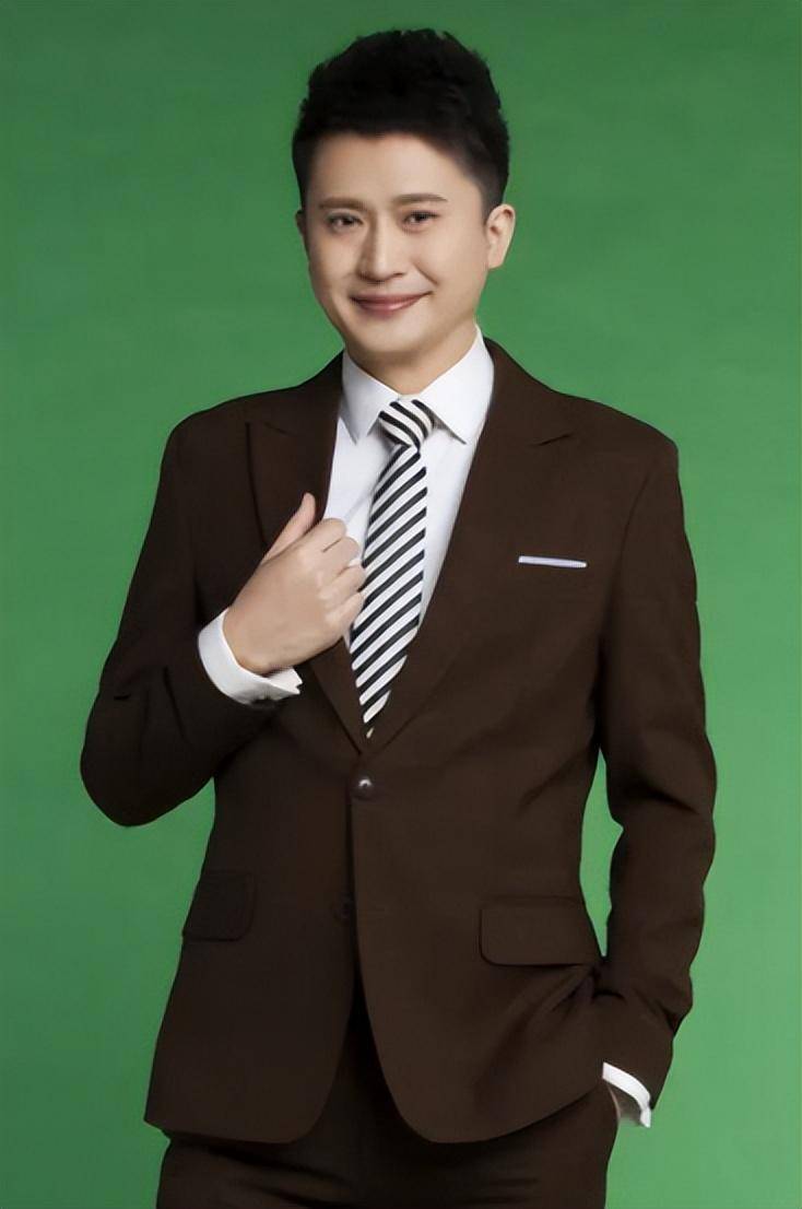 星光大道递出橄榄枝,杨帆挥手说:"我要上春晚!