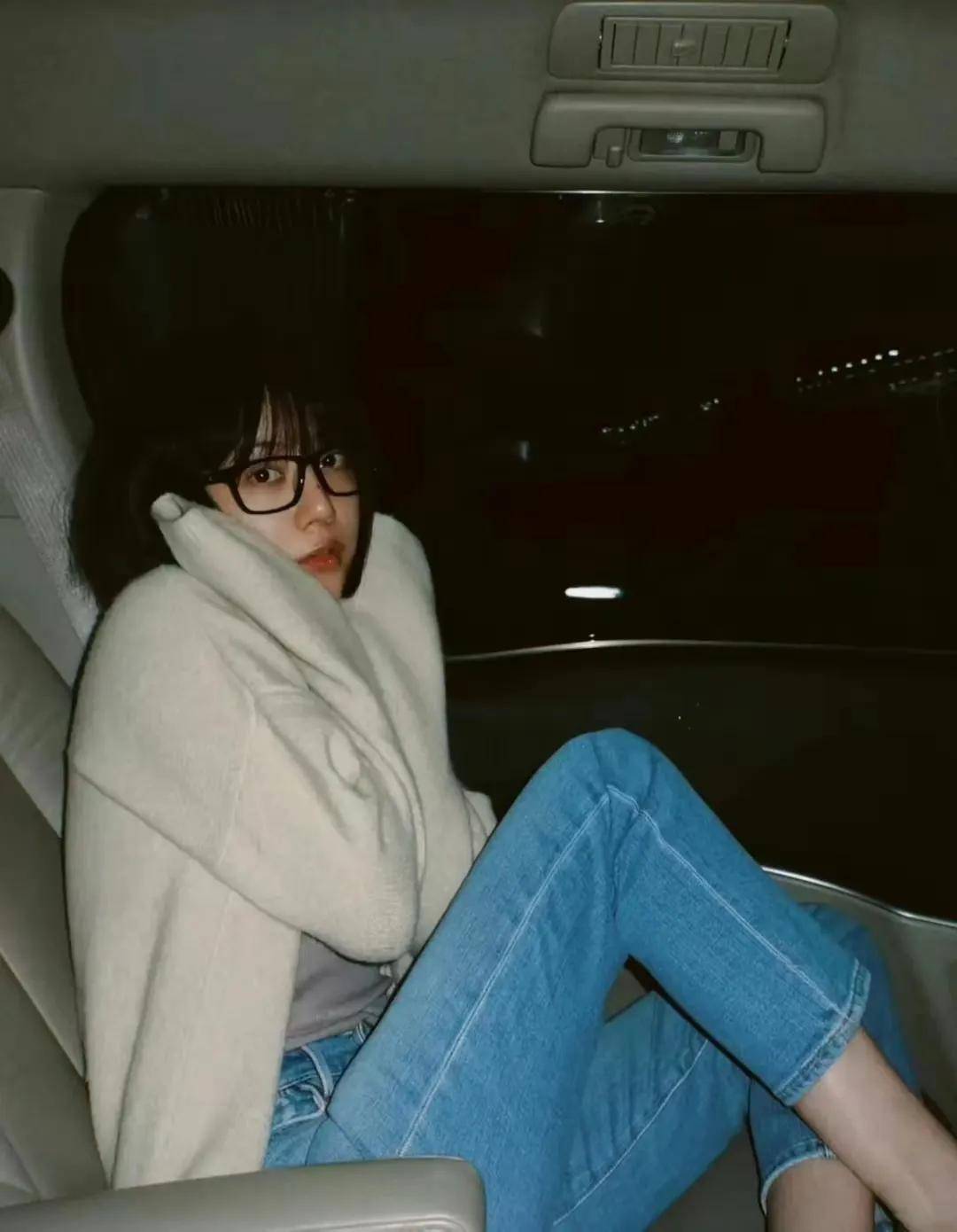 李溪芮内娱最低调的腿精人美身材正从头美到脚趾