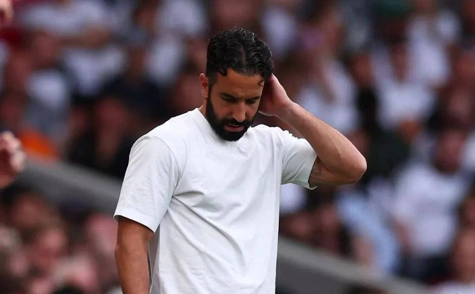 曼联主帅神秘失宠？球迷呼吁阿莫林改弦易辙