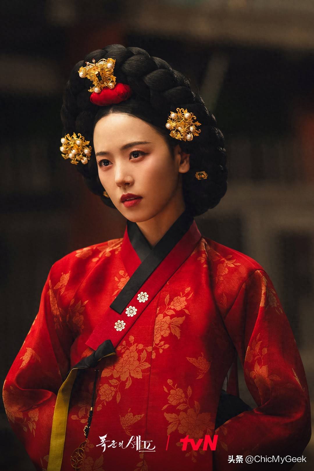 姜汉娜于2010年出道,在竞争异常激烈的演艺圈里打拼了12年,终于迎来