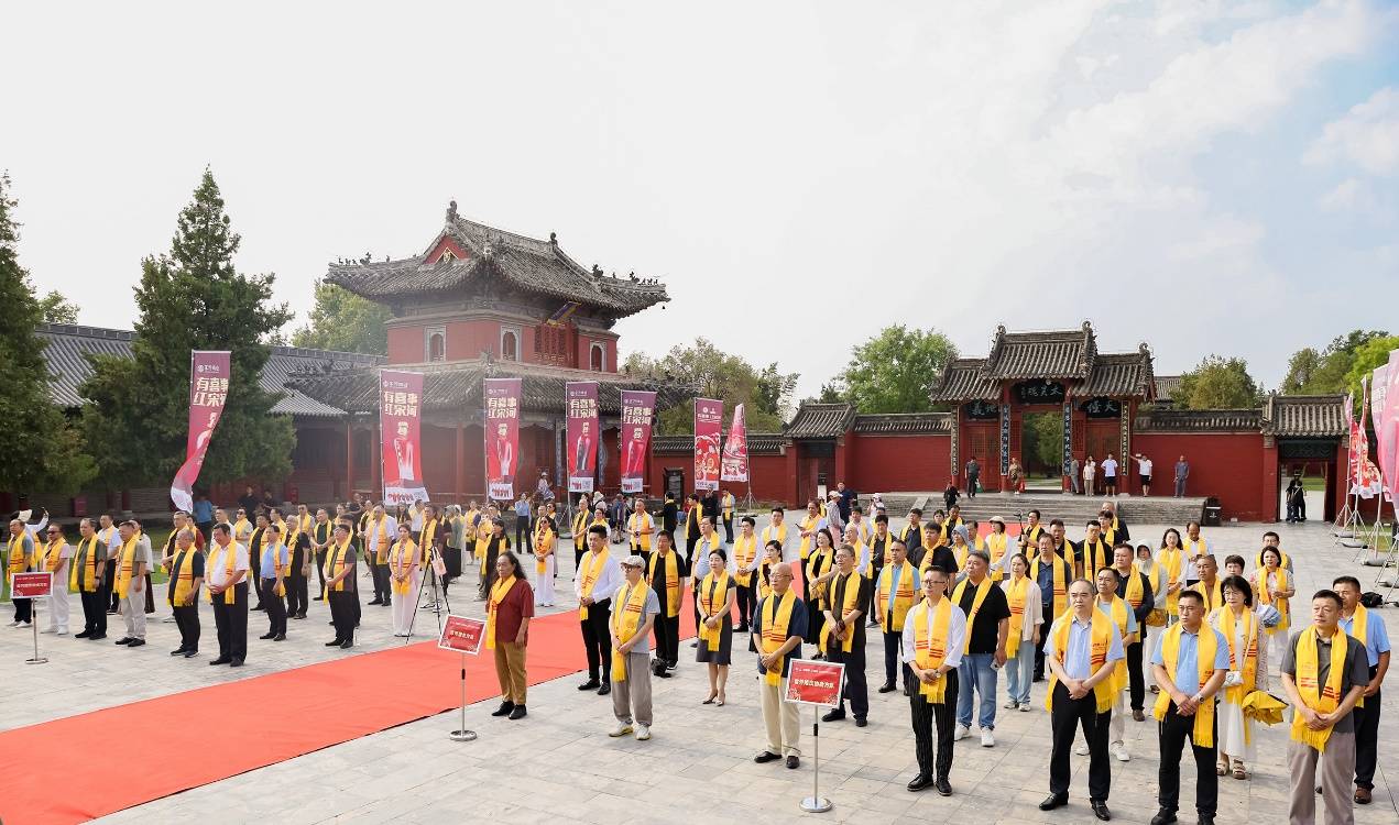 太昊伏羲陵迎全国婚庆人 刘秉季共献花篮敬始祖