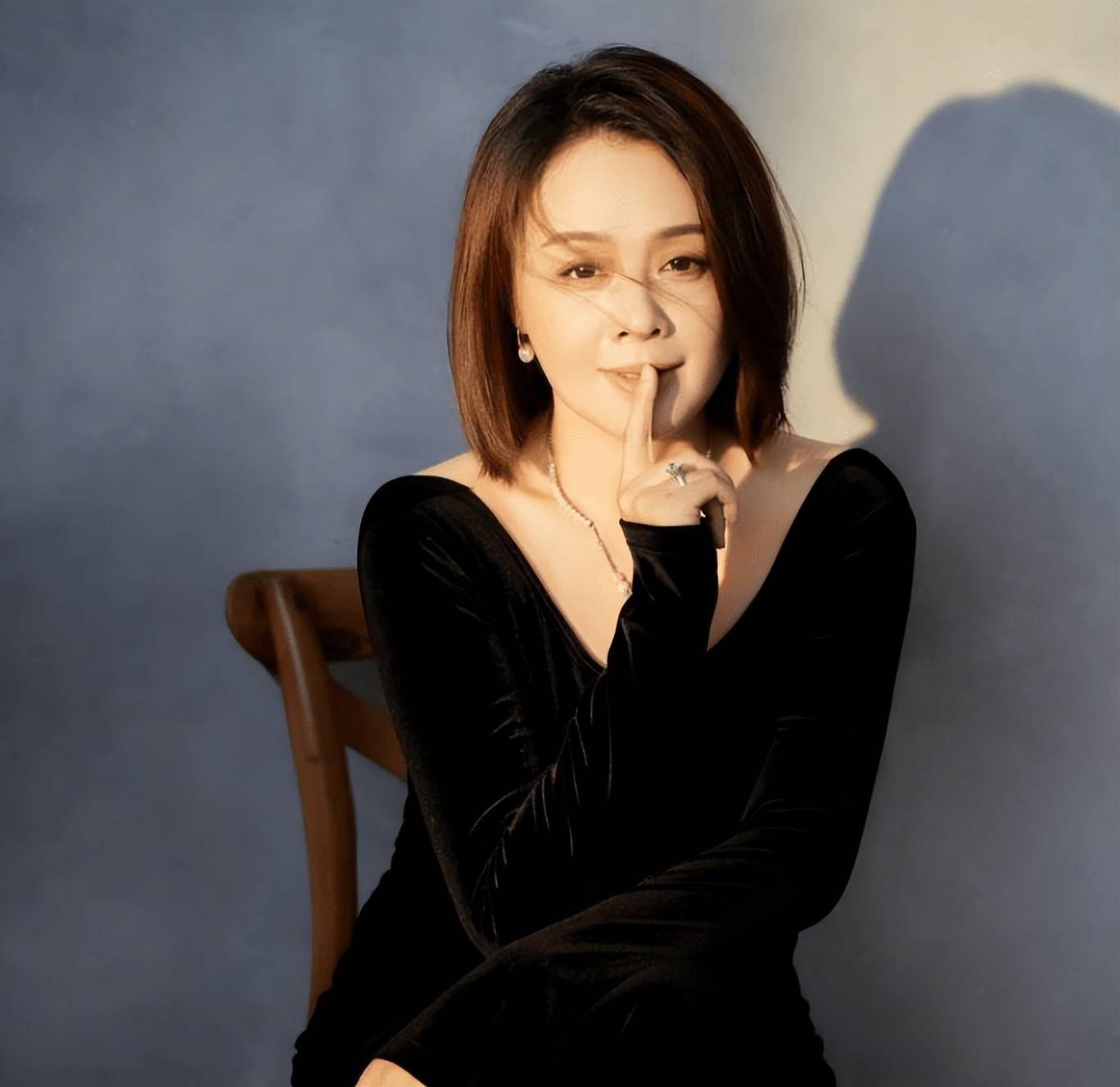 长得漂亮,演技好,清华教授等她9年才结婚,每月给10万零花钱