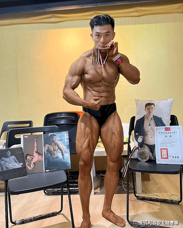 【帅哥】健身模特秀肌肉，颜值不够、身材来凑，这体脂率得有多低 （组图） - 3