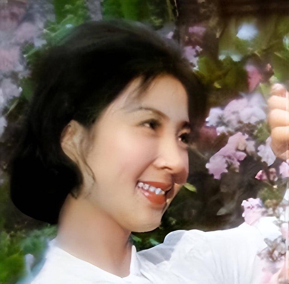 "上影一枝花"吴海燕:凭"海霞"蹿红,后错失庐山恋很惋惜