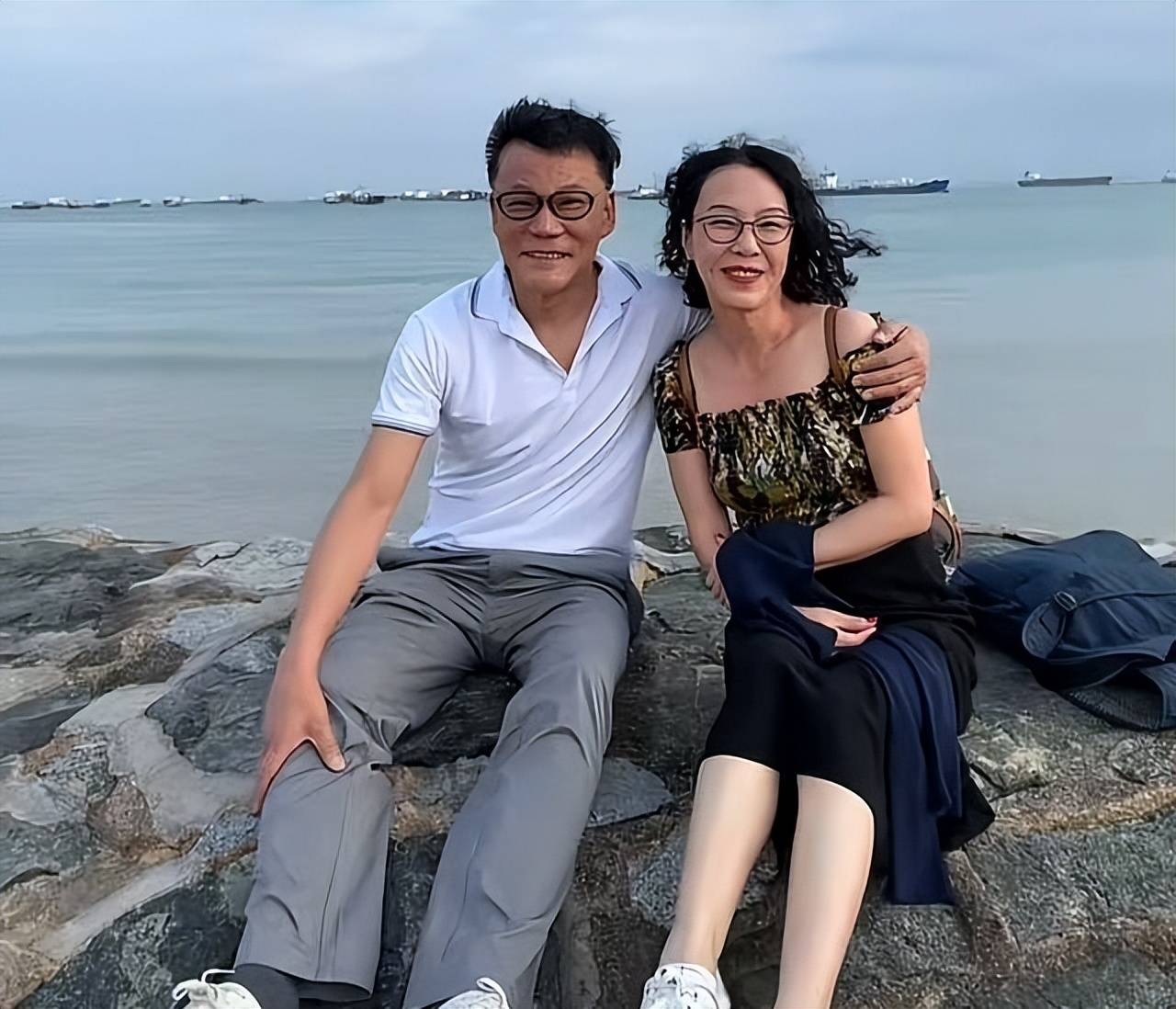 张丹红七夕秀幸福!晒多张夫妻甜蜜合照,李国庆像个孩子一样开心