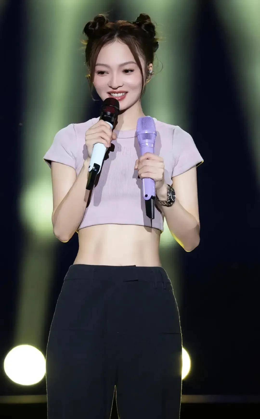 原创天哪张韶涵这个马甲线是我能看的吗网友果然自律的女人最美