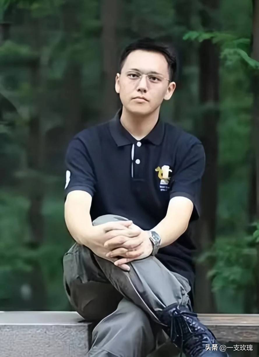 翁斐然的近照引发了关于外貌变化和岁月流逝的