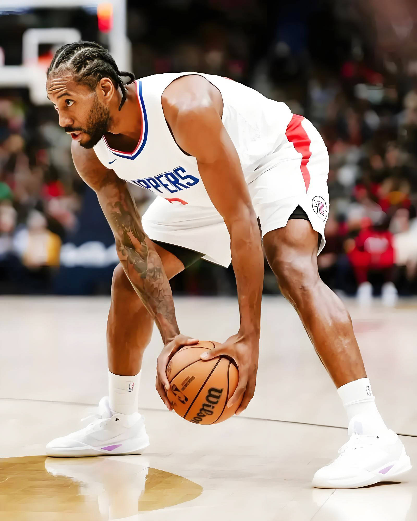 然而据nba中国官网报道湖人管理层在赛季开始前并不打算与他提前