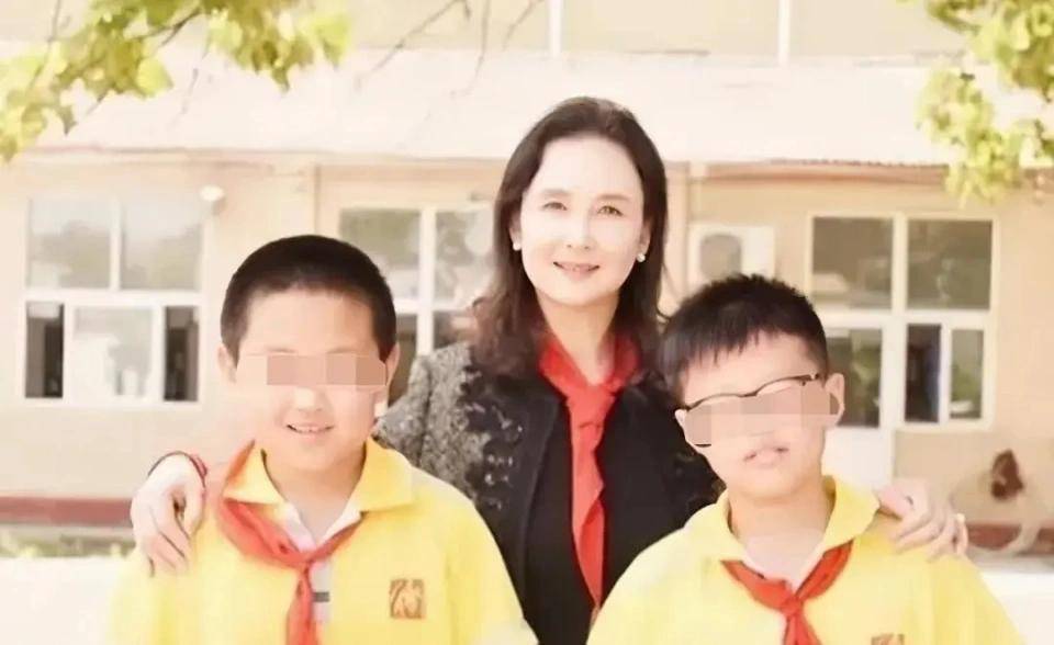 "最美嫦娥"邱佩宁:一部戏红一生,今身家过亿,捐了上百所小学