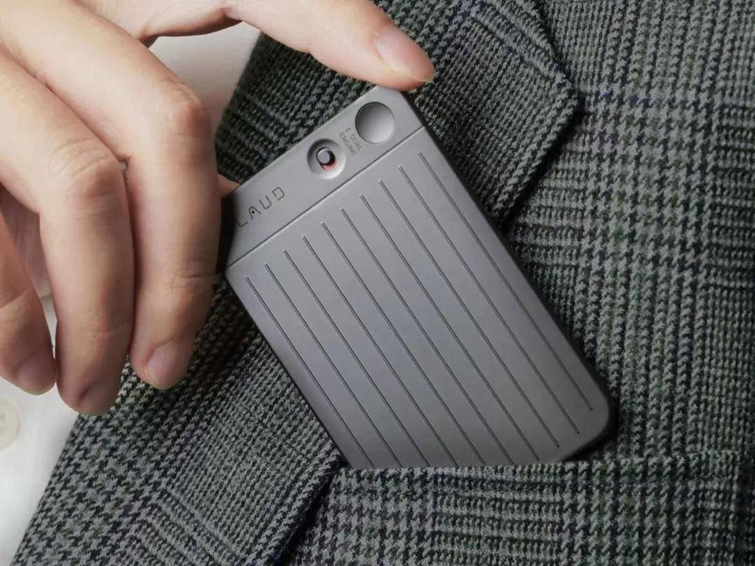 钉钉DingTalk A1“撞脸”Plaud Note：大厂匆匆入局意图何在？-锋巢网