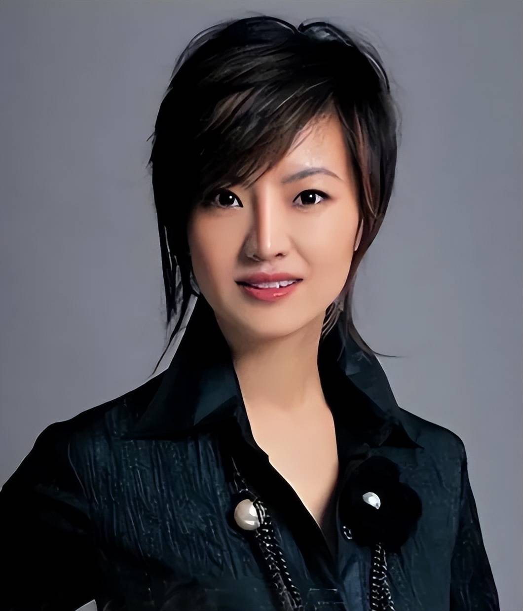 她是央视主持人,和撒贝宁同居4年,如今却变成这样