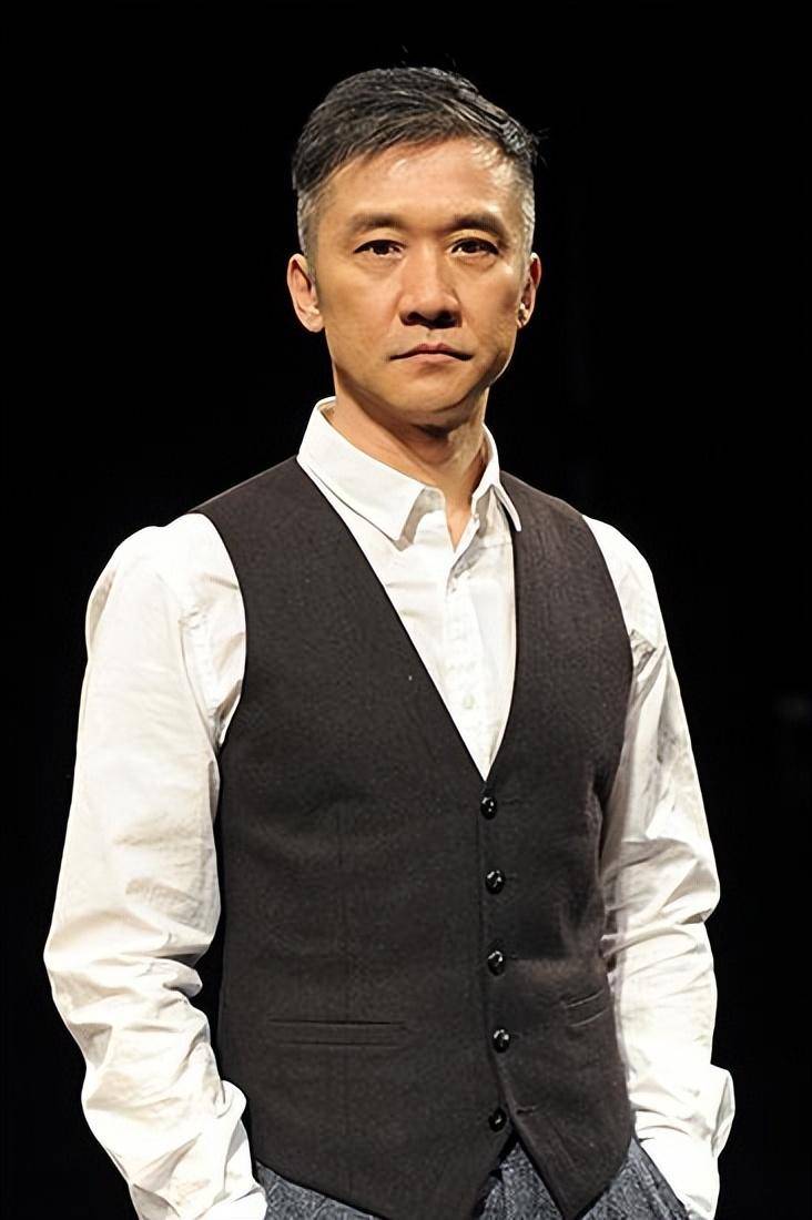 演员黄志忠:离婚后忍不住流泪,想儿子想得睡不着,53岁仍单身