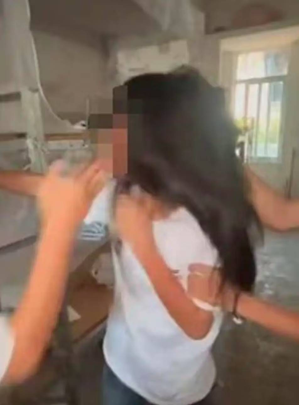 女孩被围殴视频疯传!网友高呼严惩,联合调查组发布最新通报