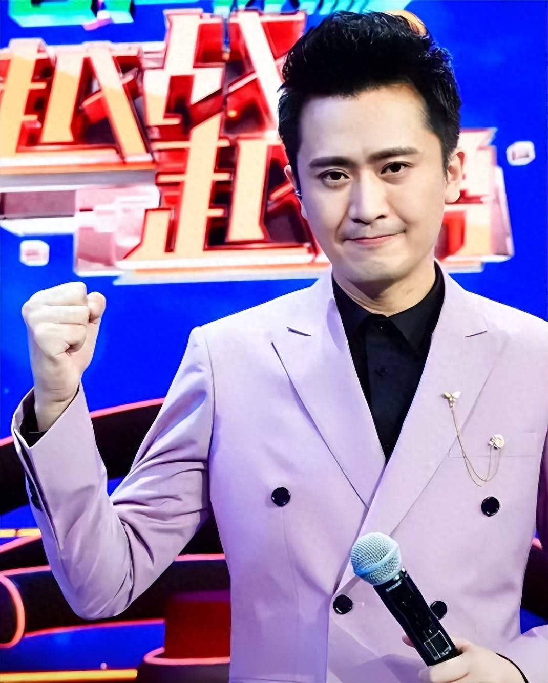 央视主持人杨帆回复粉丝留言,直接回应身患重病传闻,原来真实情况被