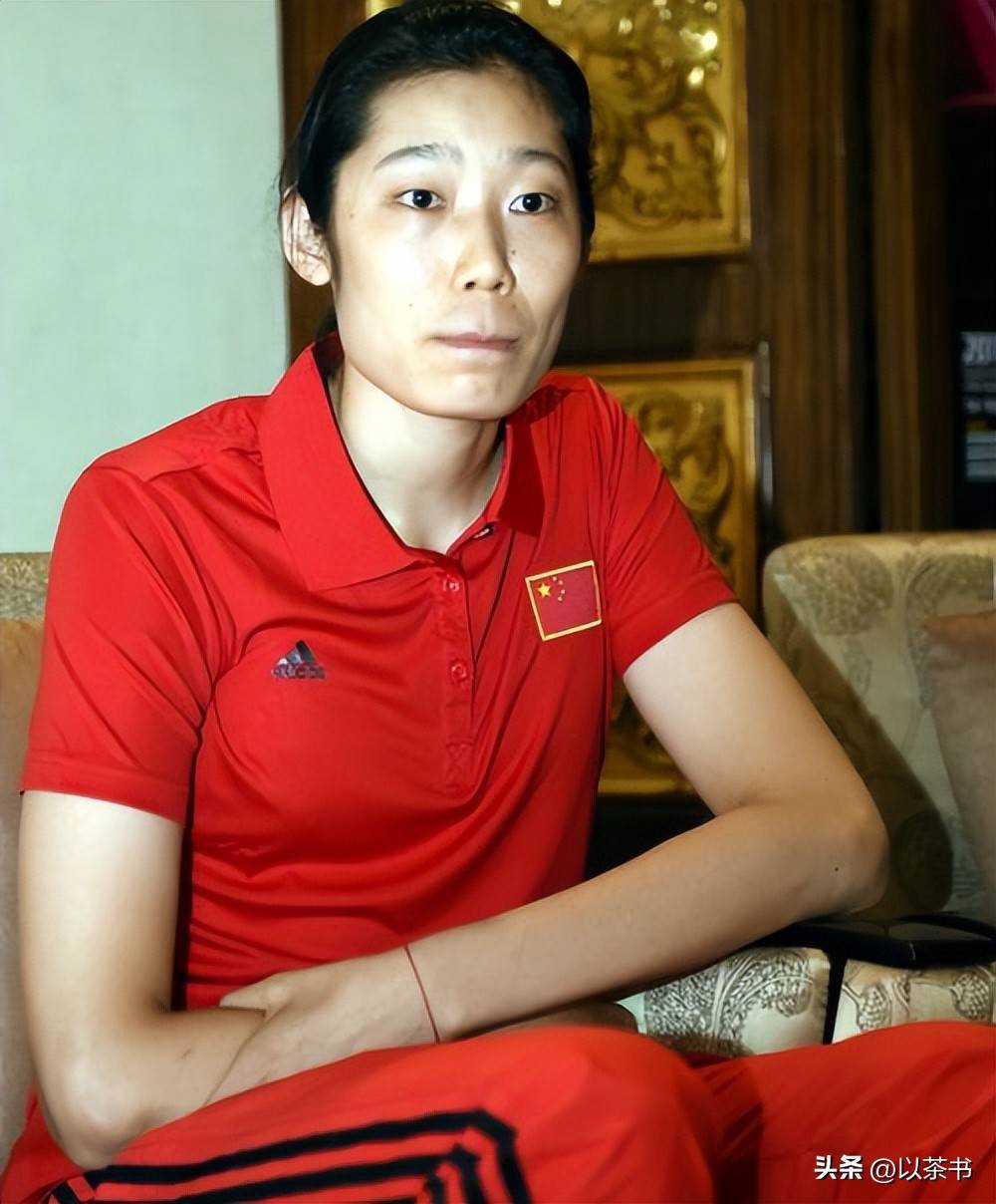 那段时间,朱婷在赛场拼尽全力的画面令人动容