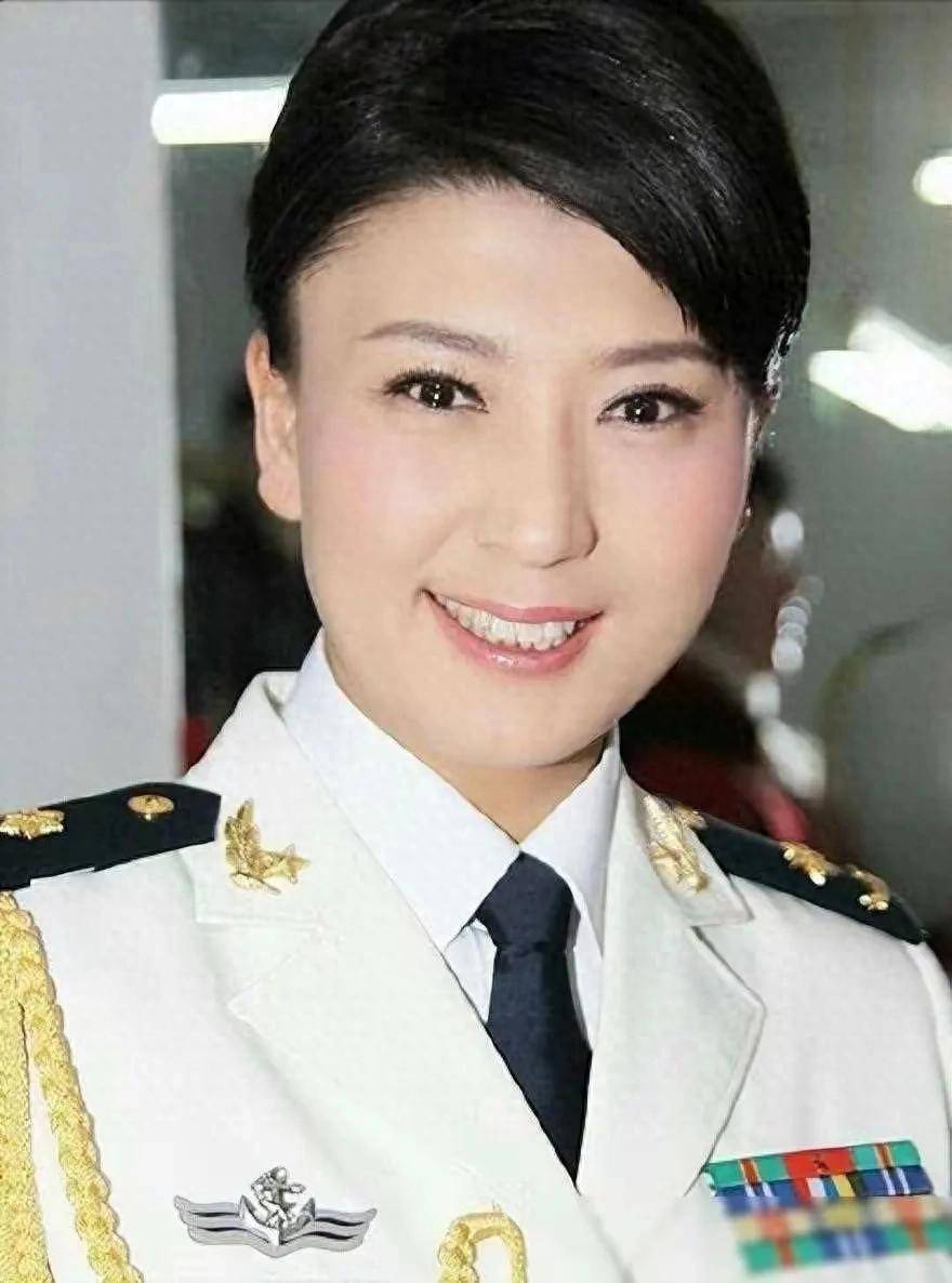 原创演员闫学晶离婚后也孝顺前公婆将儿媳妇当闺女