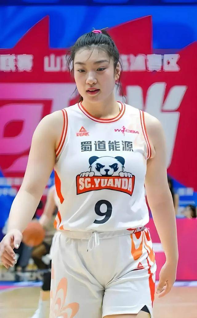 李梦领军四川女篮征战全国锦标赛，詹姆斯中国行展现跨界魅力