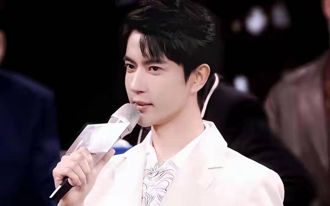 当红男星于朦胧坠楼,警方已排除他杀,朋友回忆他生前片段,尚有待解