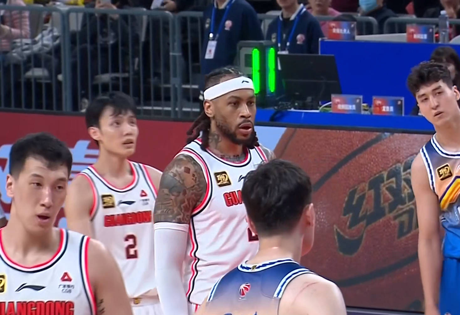 加强版胡明轩！广东“新分卫”打出身价，男篮得分王将驰援杜锋！