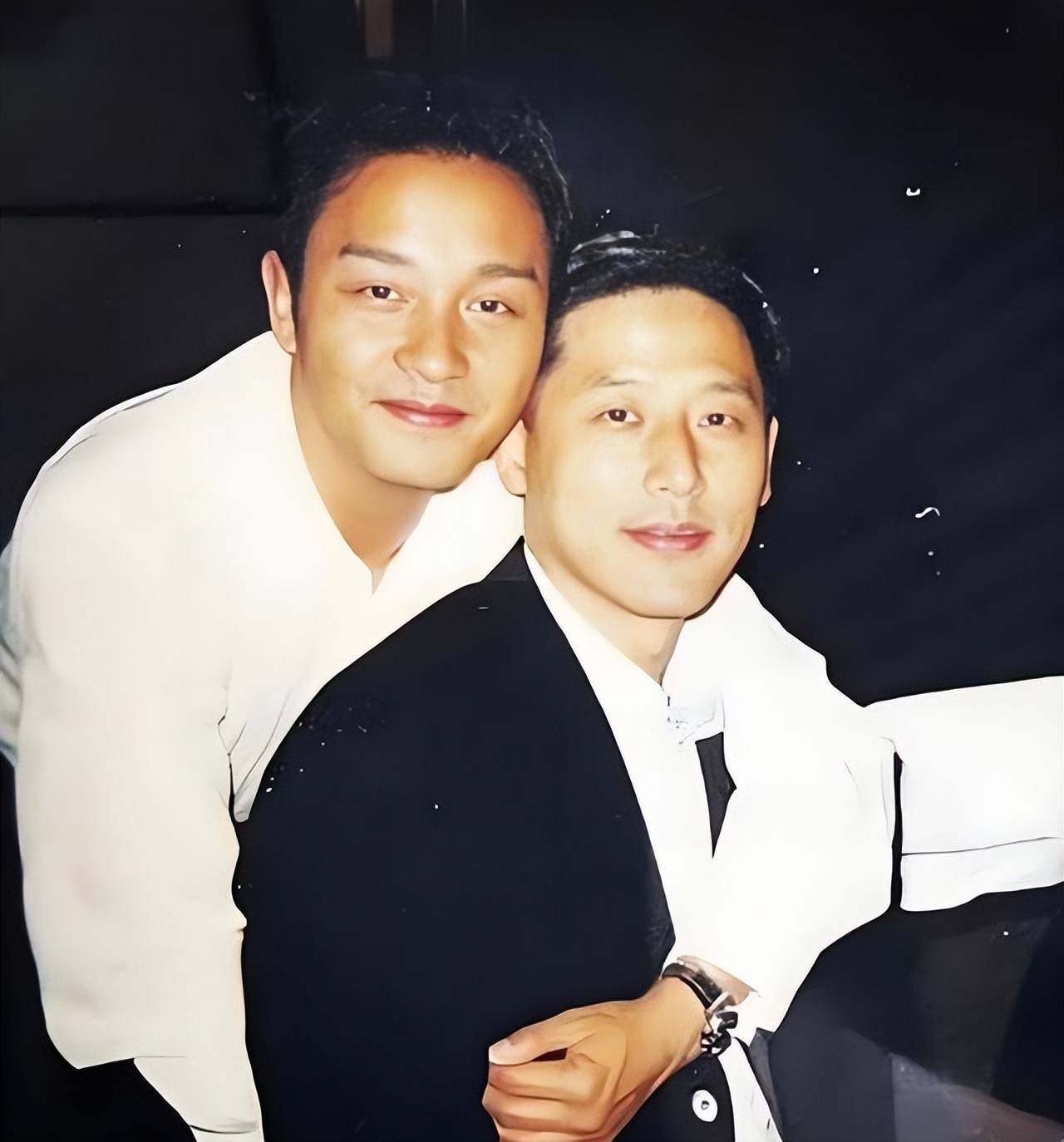 唐鹤德反击了!晒出了给张国荣庆生照片,疑辟谣向太曝哥哥的死因