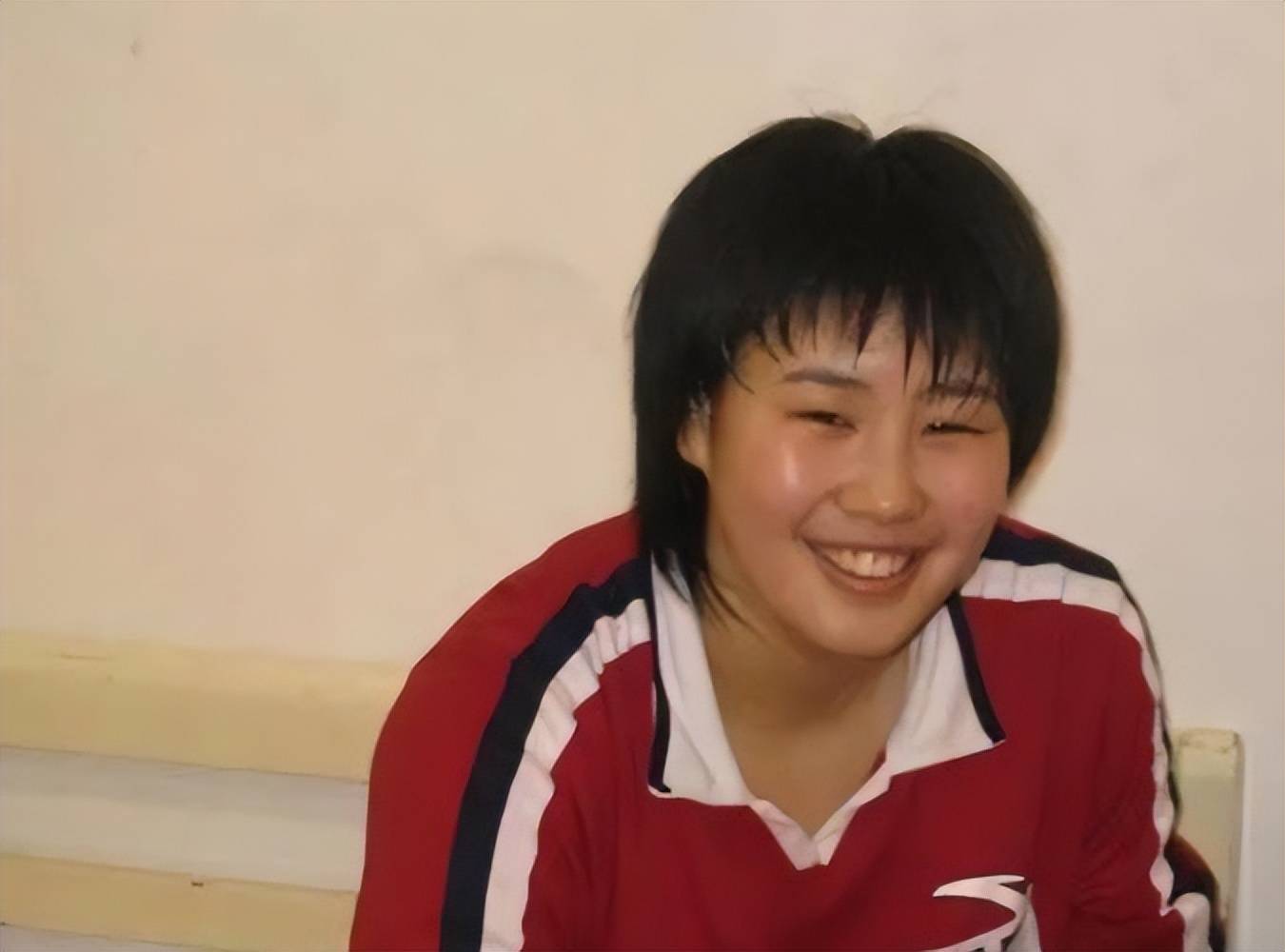 女排冠军颜妮,放弃千万年薪任职体育局,如今级别地位令人意外