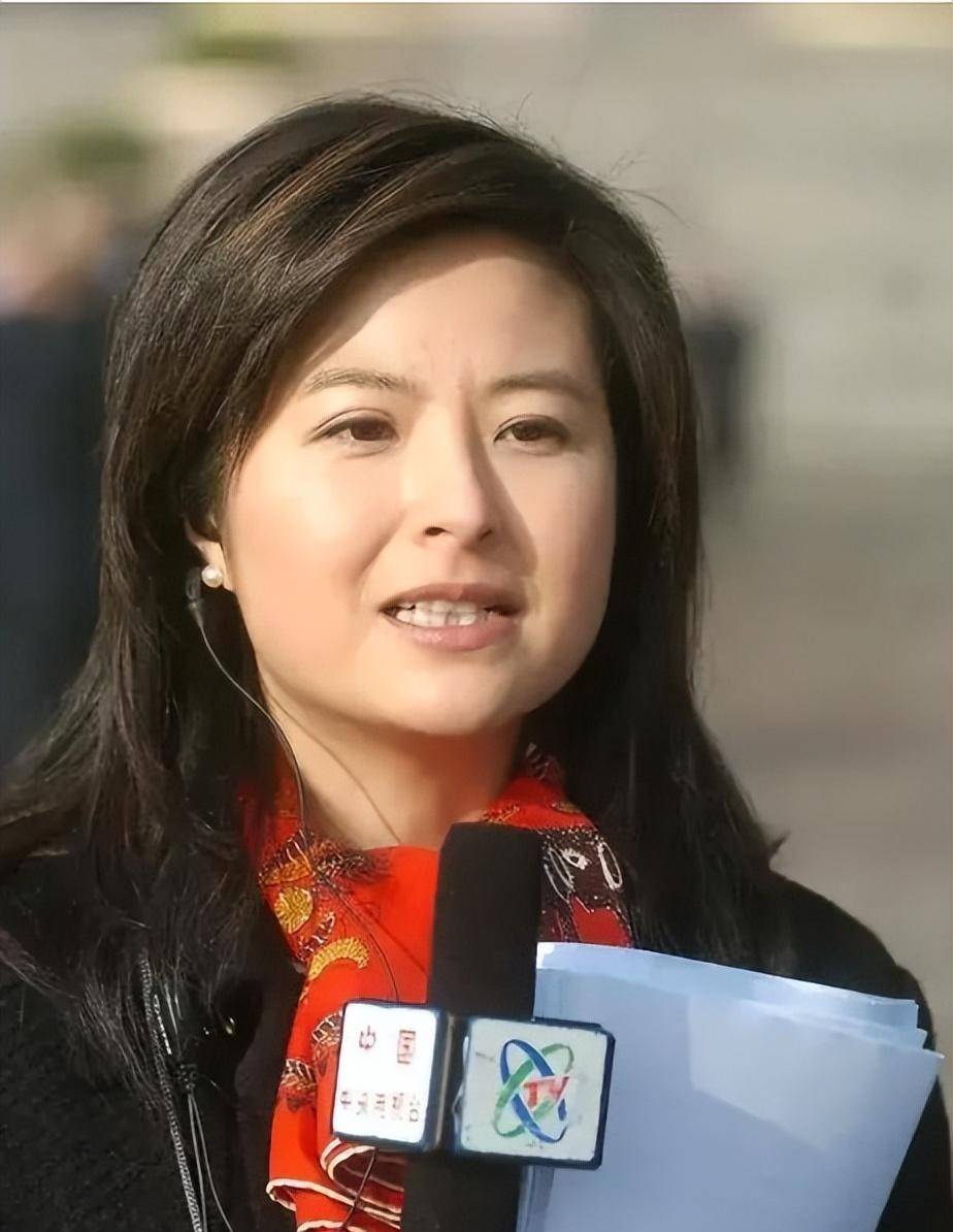 51岁张泉灵近照吓坏网友!满头白发,讲话漏气!知情者曝衰老原因