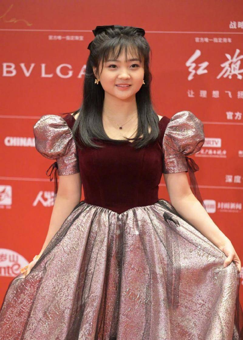 林妙可,丰胸门,陪酒门,炫富门,为啥人们总跟这个小女孩过不去