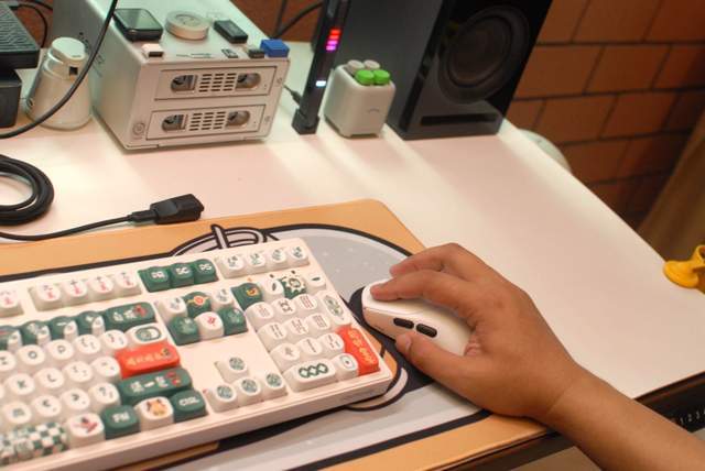 雷柏VT1/VT1 MAX原生双8K游戏鼠标:中小手玩家的次世代“神兵”