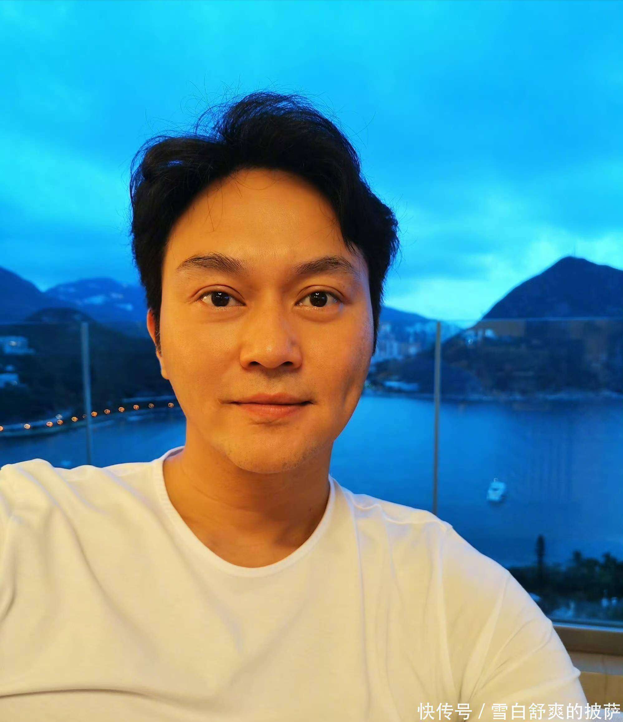 袁咏仪没想到,54岁张智霖因高铁上的一个举动,实现口碑暴增