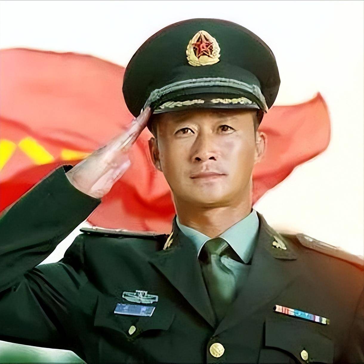 没想到,对军人角色"入戏太深"的吴京,被朱一龙比了下去