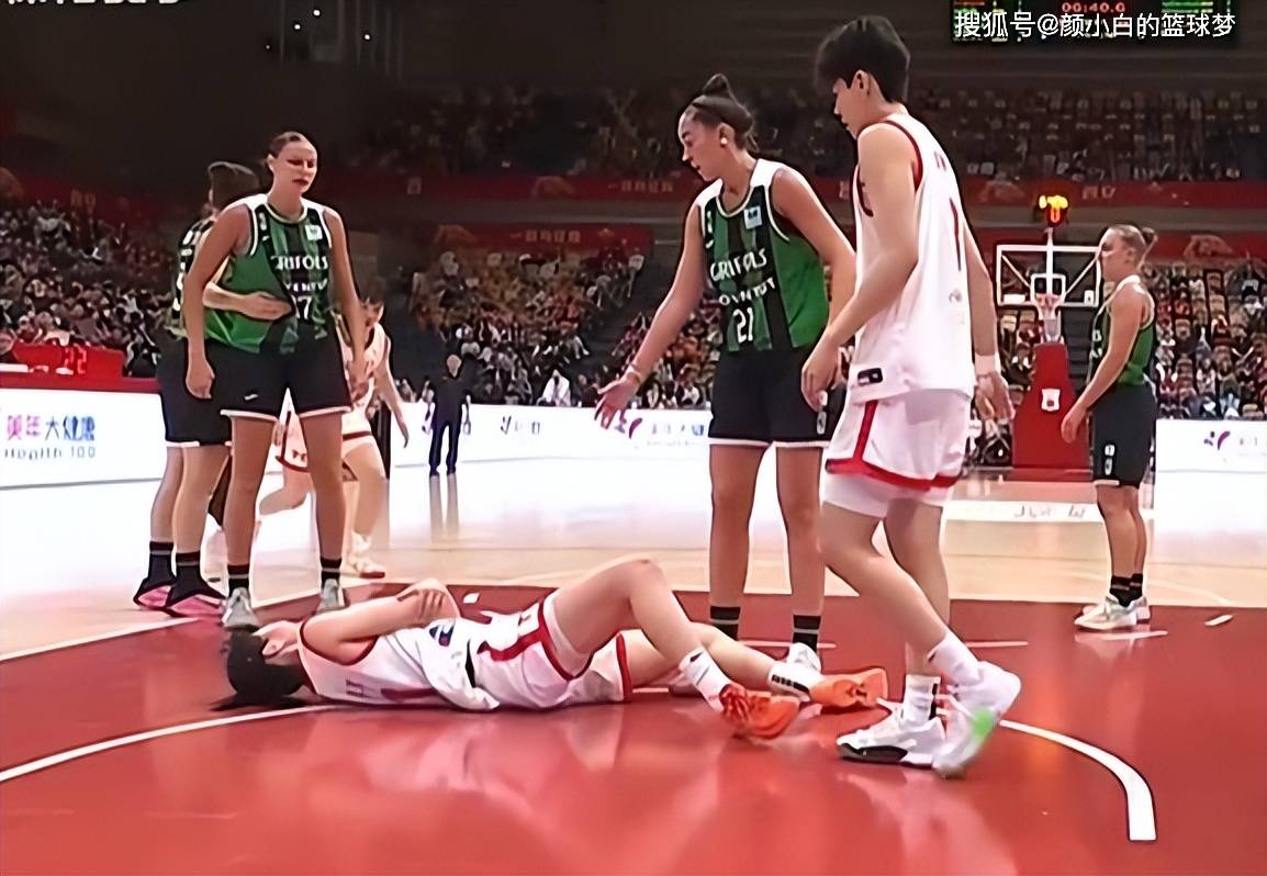 中国女篮险胜尤文图特，李缘关键时刻表现引争议