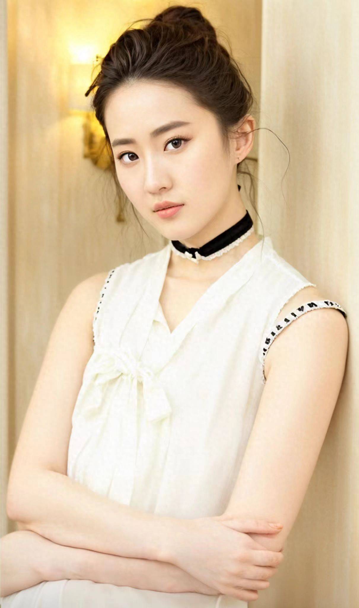 跨越岁月的演绎刘亦菲36岁重塑22岁女大学生风采