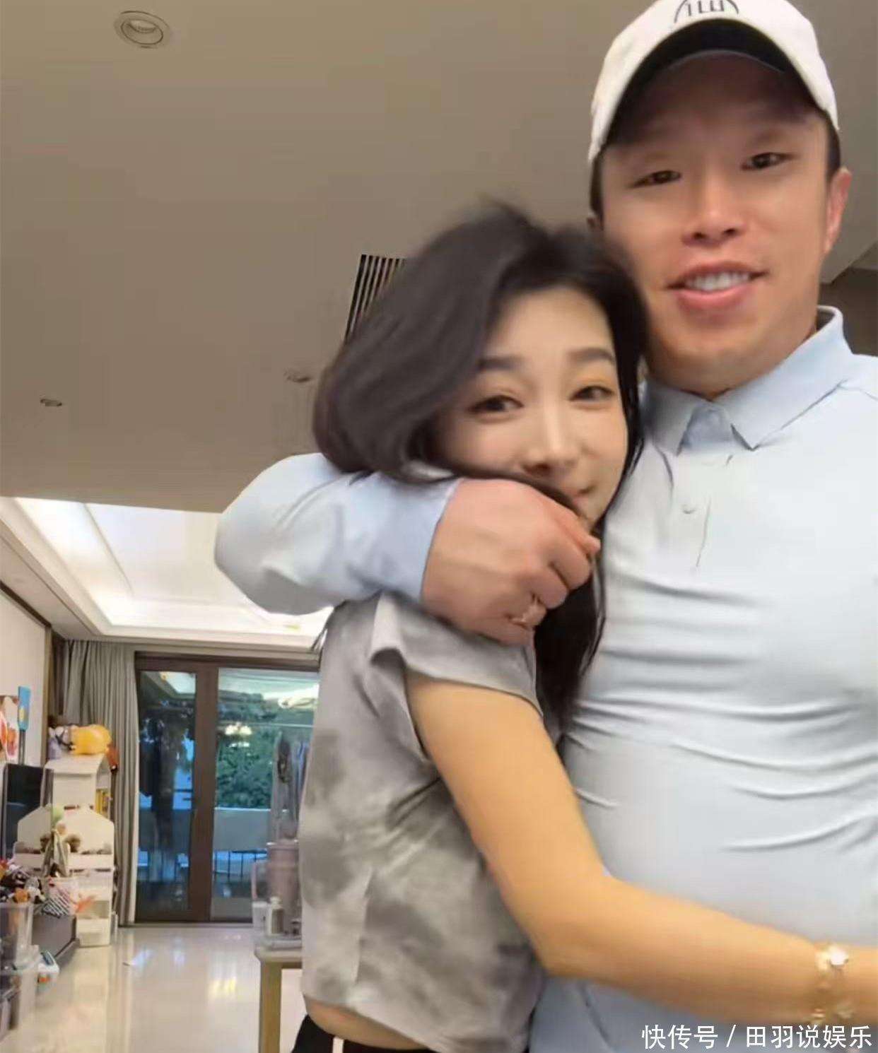 德云社副总烧饼车上抹眼泪,被妻子嘲笑,辅导烧麦功课,又被嫌弃