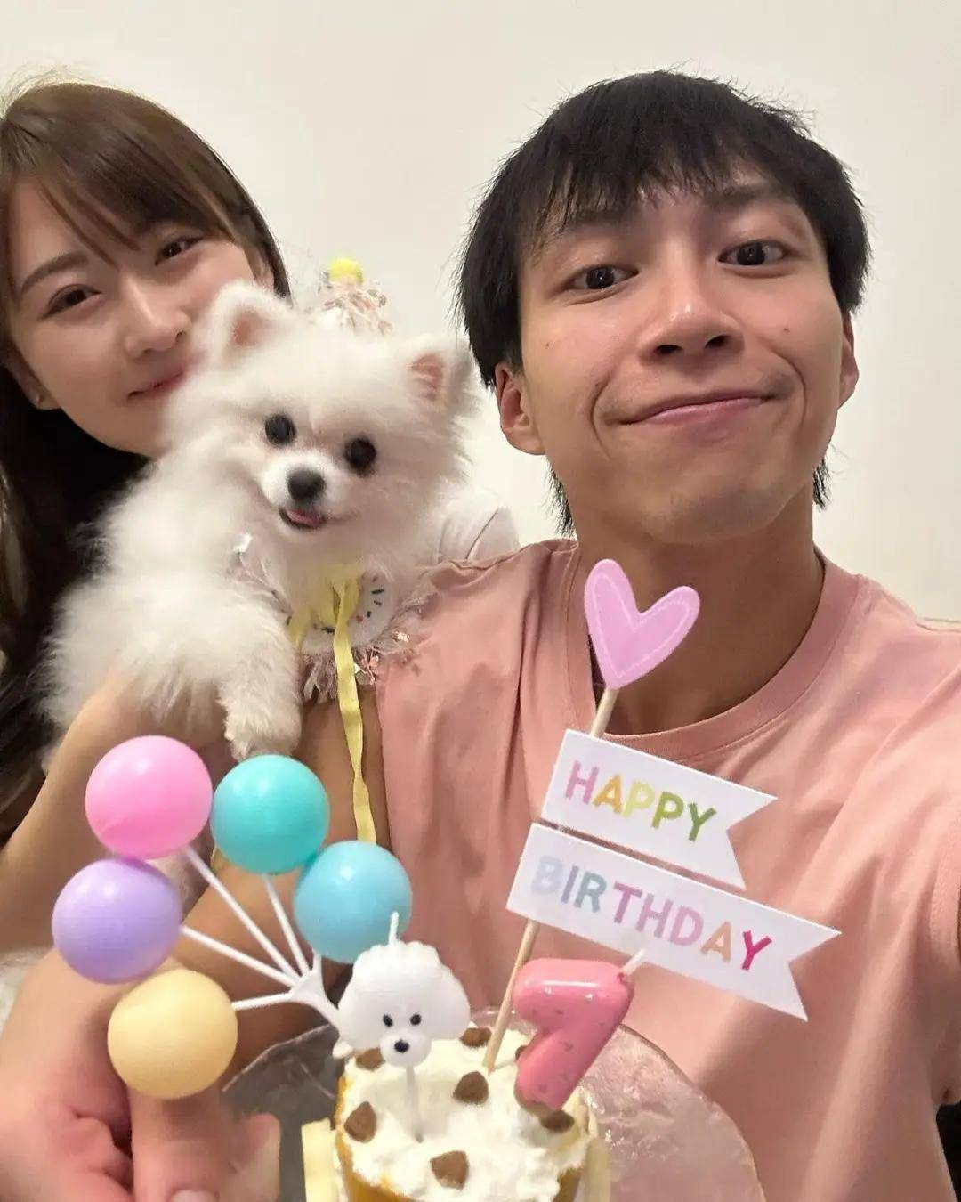 三十五岁的吴业坤,这位从tvb超级巨声2走出来的第五名选手,早已完成了